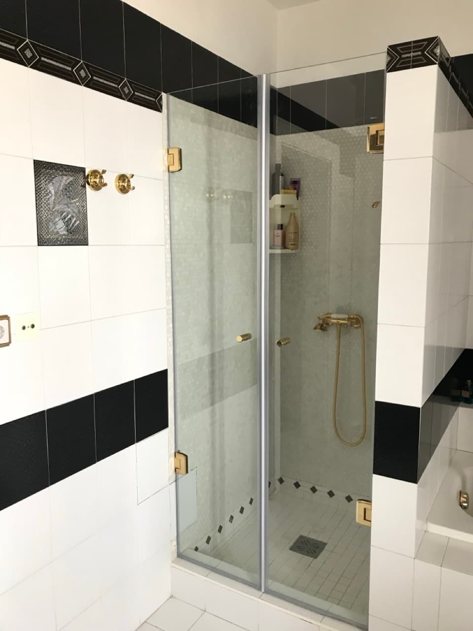 Zuhanyajtó galéria referencia 2