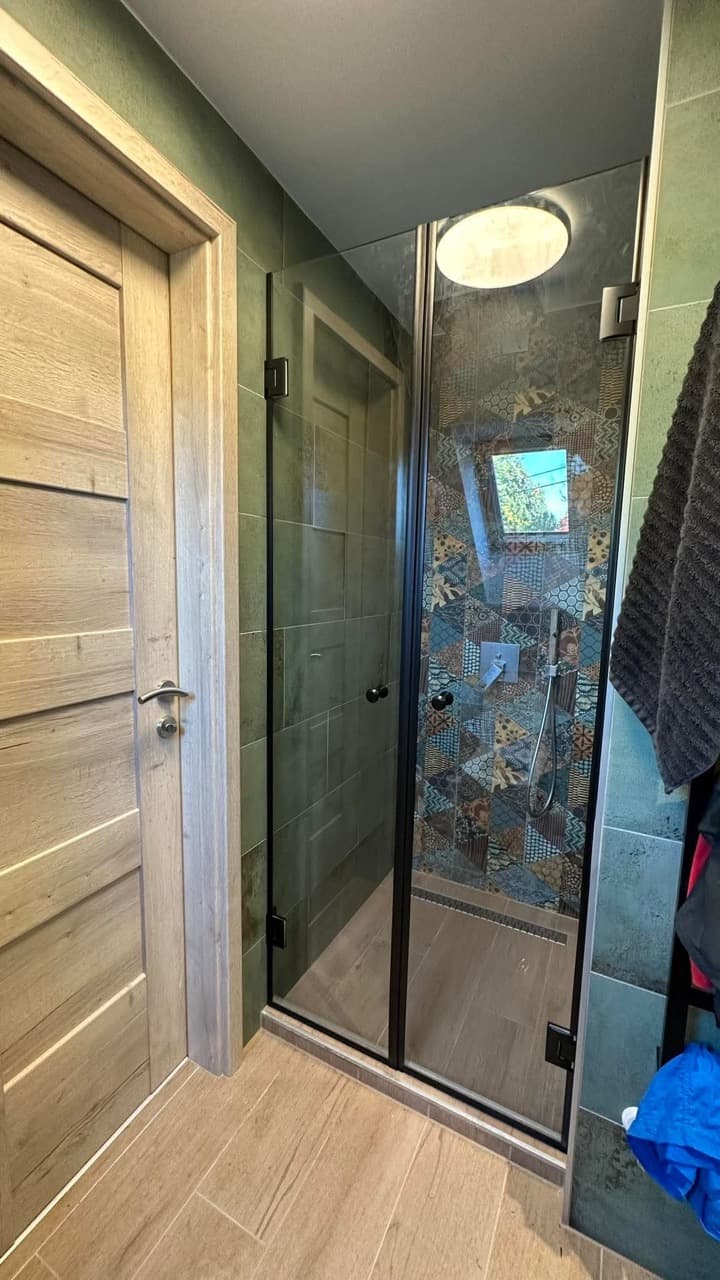 Zuhanyajtó galéria referencia 4