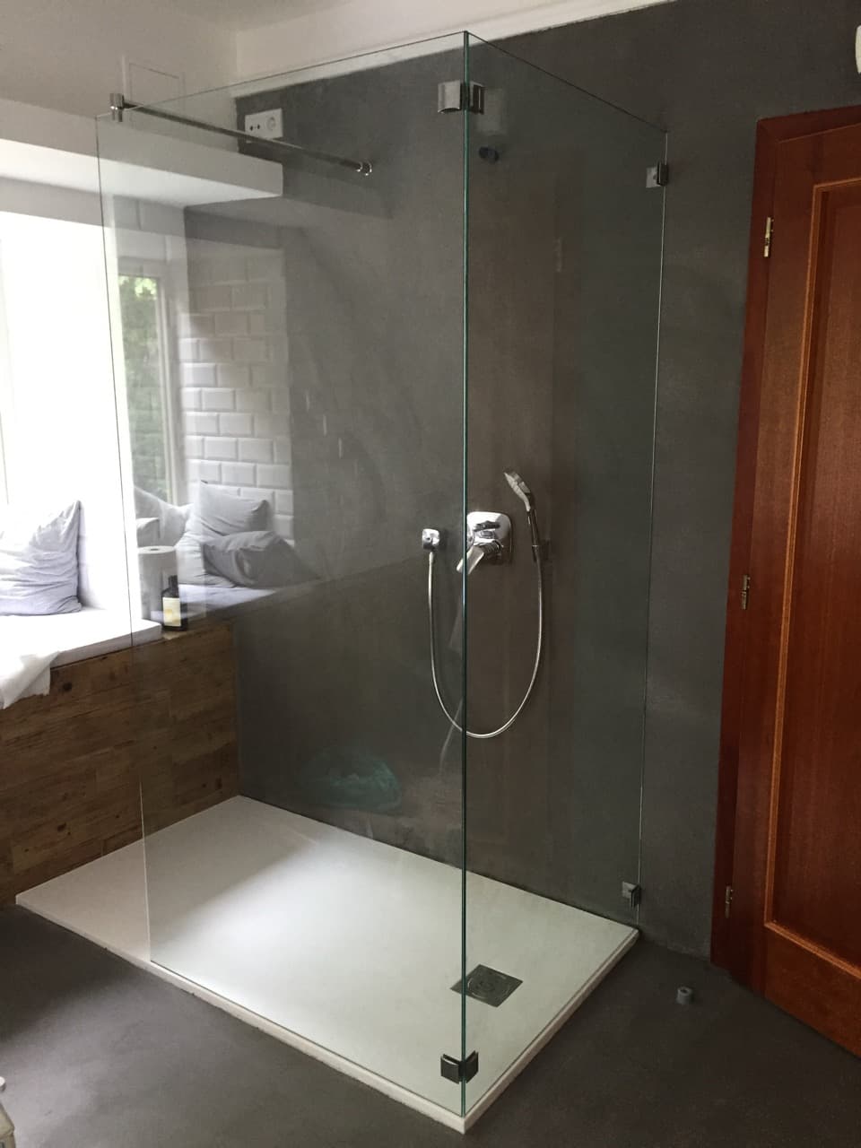 Zuhanyfal galéria referencia 1